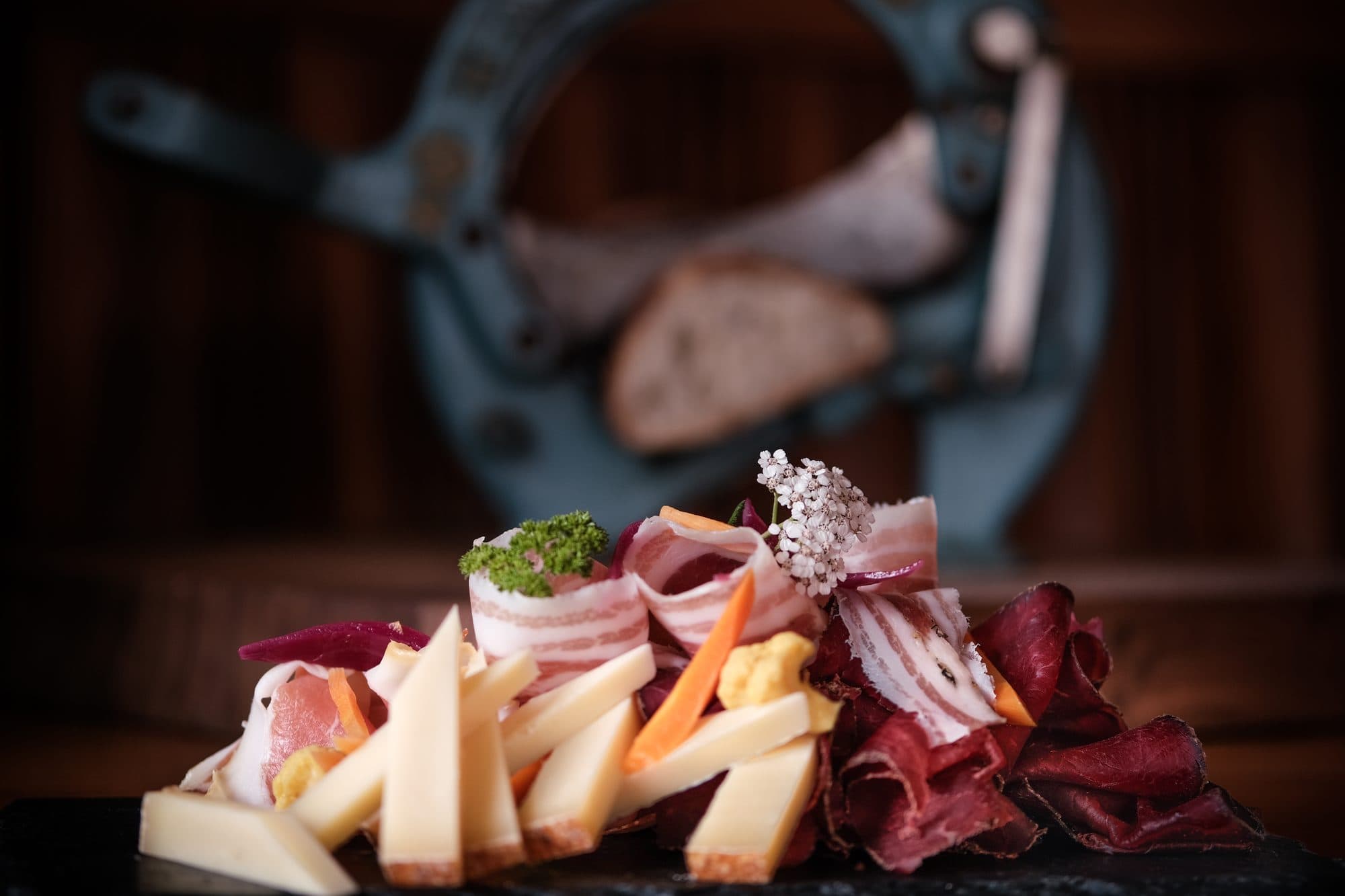 Planche de charcuteries et fromages de la Gruyère
